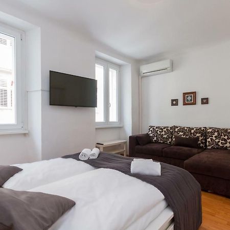 Apartment Petka ไพราน ภายนอก รูปภาพ