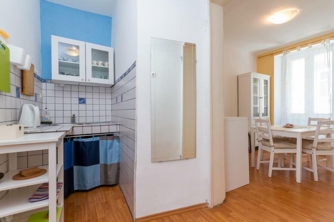 Apartment Petka ไพราน ภายนอก รูปภาพ
